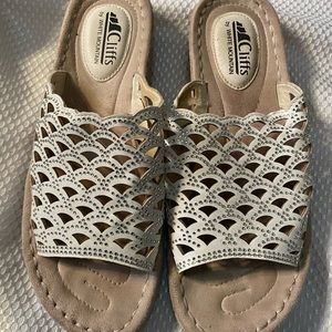 Mountain cliffs sandals size 9 M